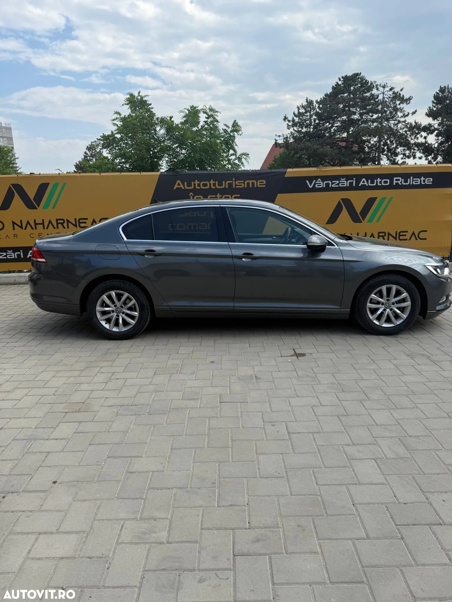 Volkswagen Passat - 2