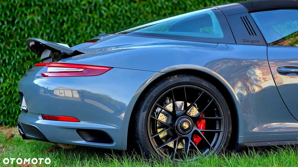 Porsche 911 Targa 4 GTS PDK - 13