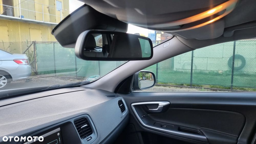 Volvo V60 D3 Geartronic Momentum - 32