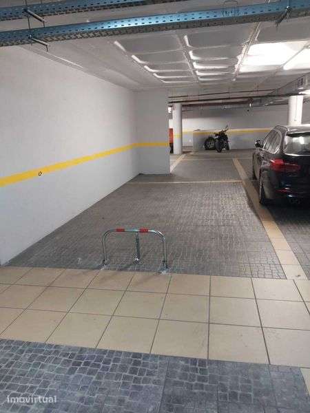 Aluga-se parqueamentos cobertos - Grande imagem: 4/6