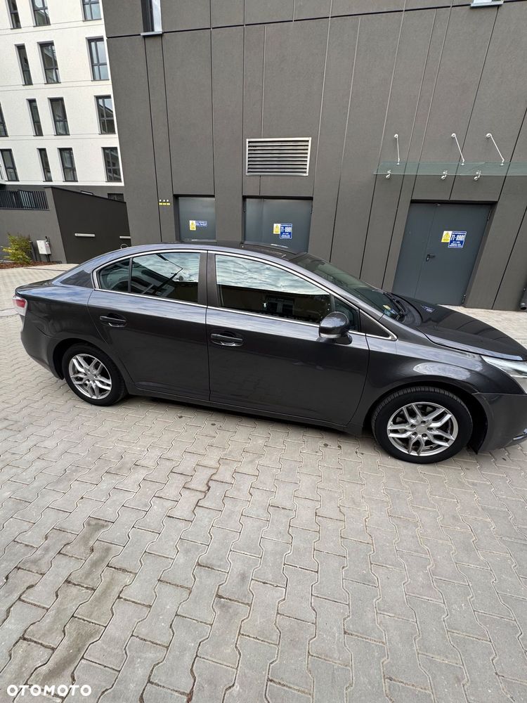 Toyota Avensis - 8