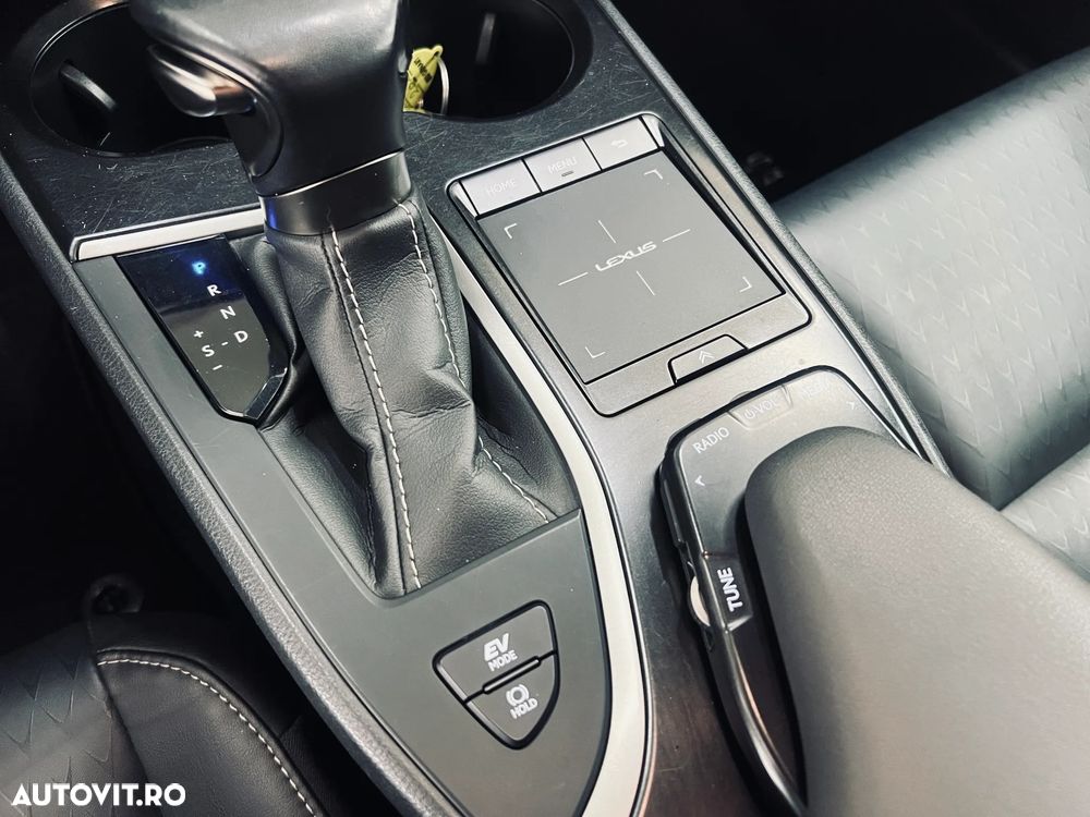 Lexus UX 250h Executive Line - 14