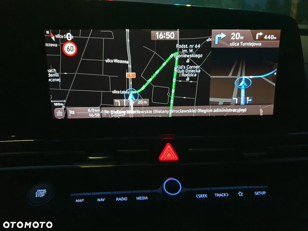 Hyundai Elantra 1.6 Executive CVT - 24