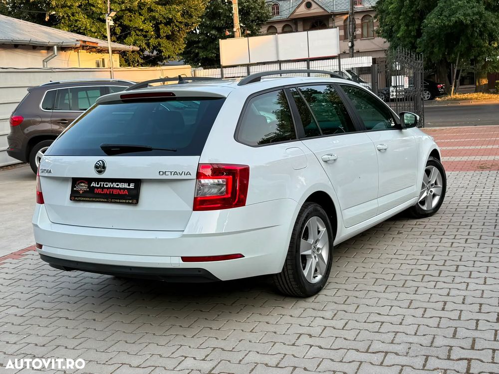 Skoda Octavia 1.6 TDI DSG Style - 2