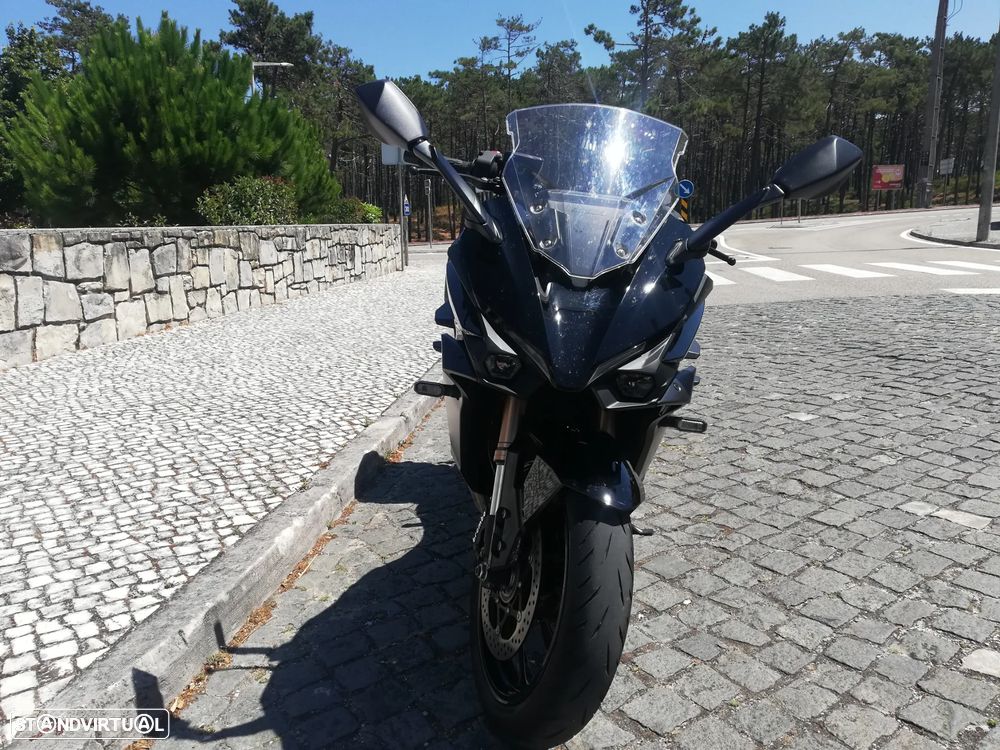 Suzuki GSX - 6