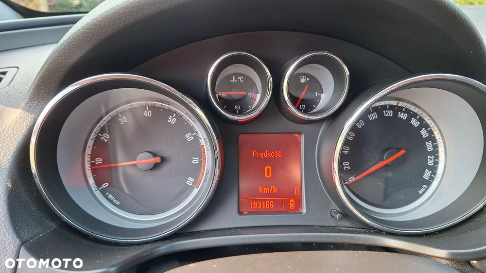 Opel Insignia 1.8 - 10