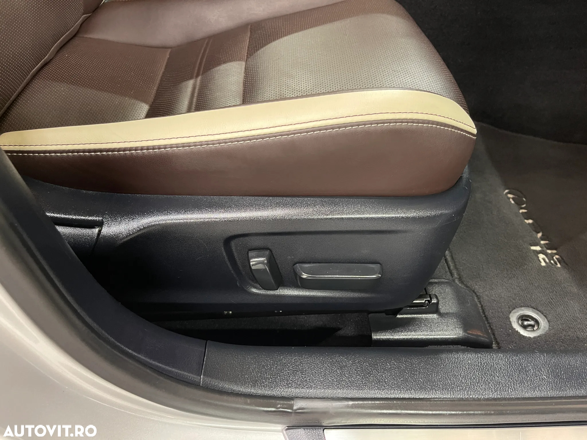 Lexus Seria IS 300h Executive - 28