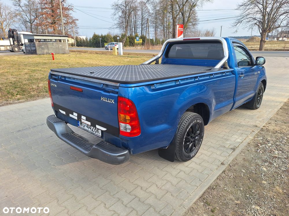 Toyota Hilux 2.5 D-4D DLX - 23