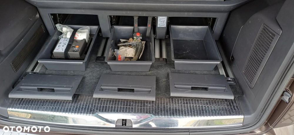 Volkswagen Multivan - 24