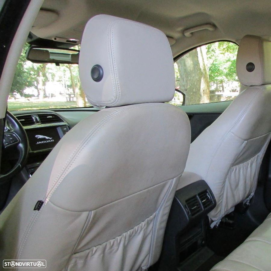 Jaguar F-Pace 2.0 i4D Pure - 9