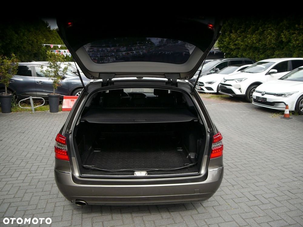Mercedes-Benz Klasa E 200 CGI BlueEFFICIENCY 7G-TRONIC Avantgarde - 17