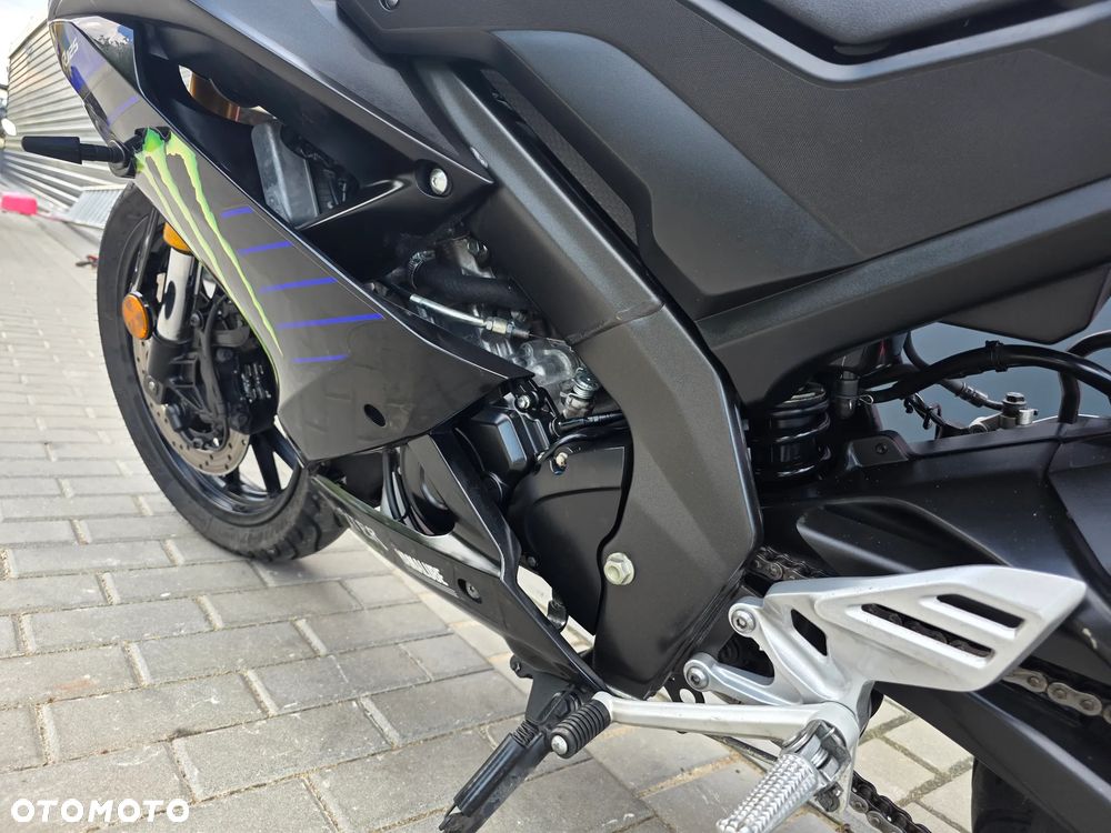 Yamaha YZF - 23