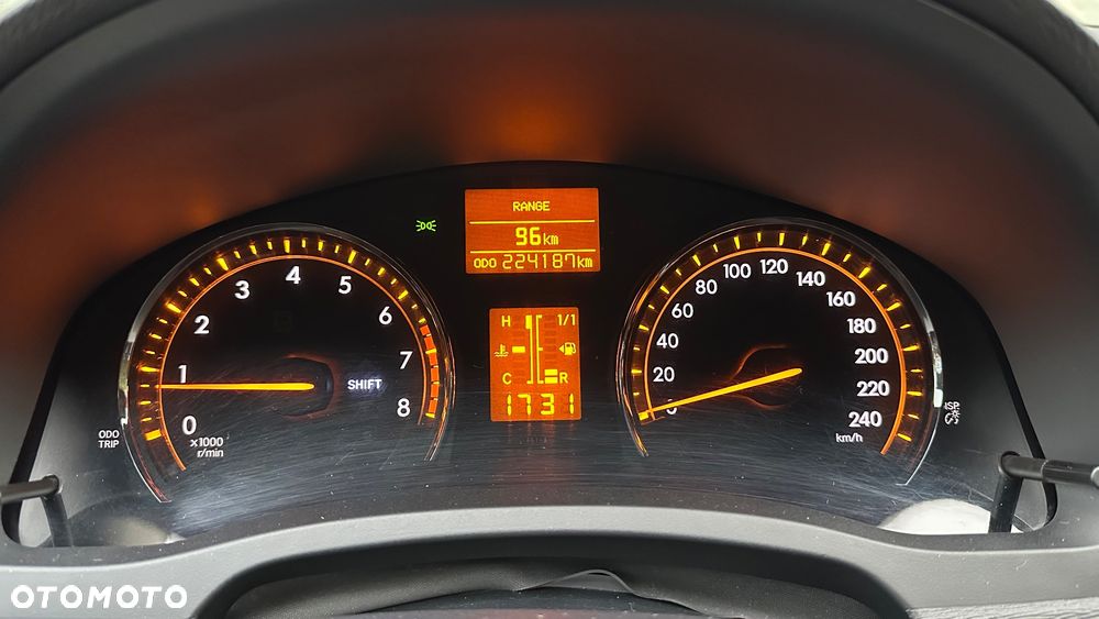Toyota Avensis 1.8 Sol - 26