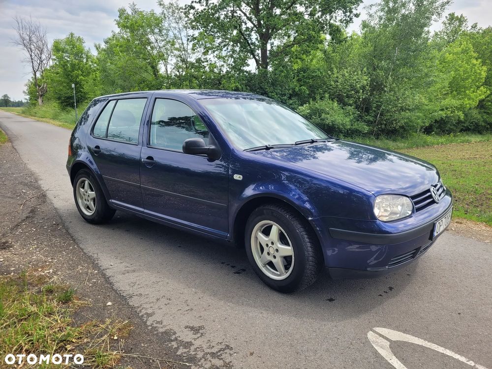 Volkswagen Golf - 1