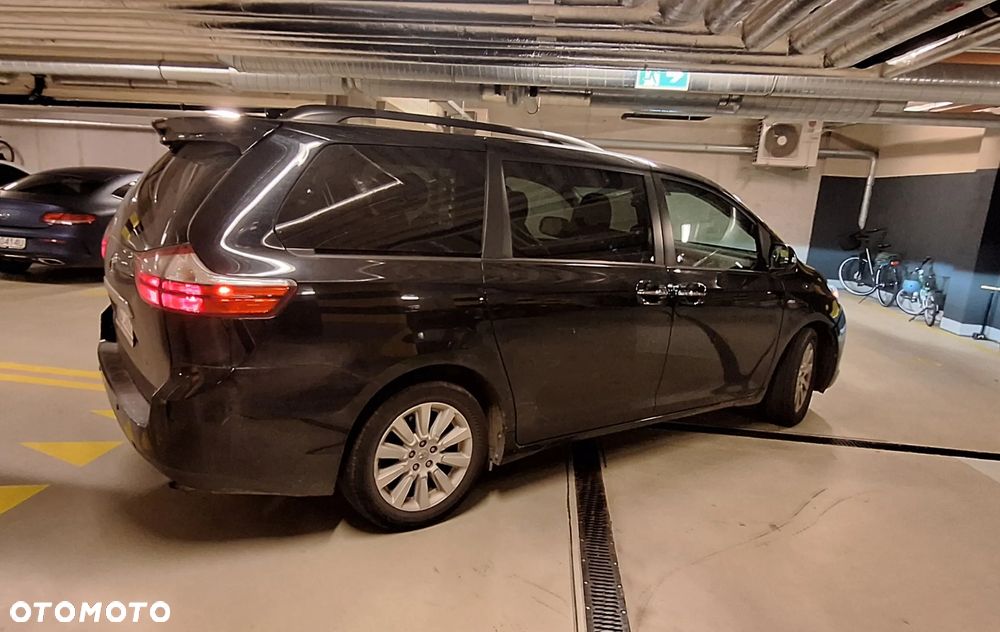 Toyota Sienna 3.5 V6 XLE AWD - 3