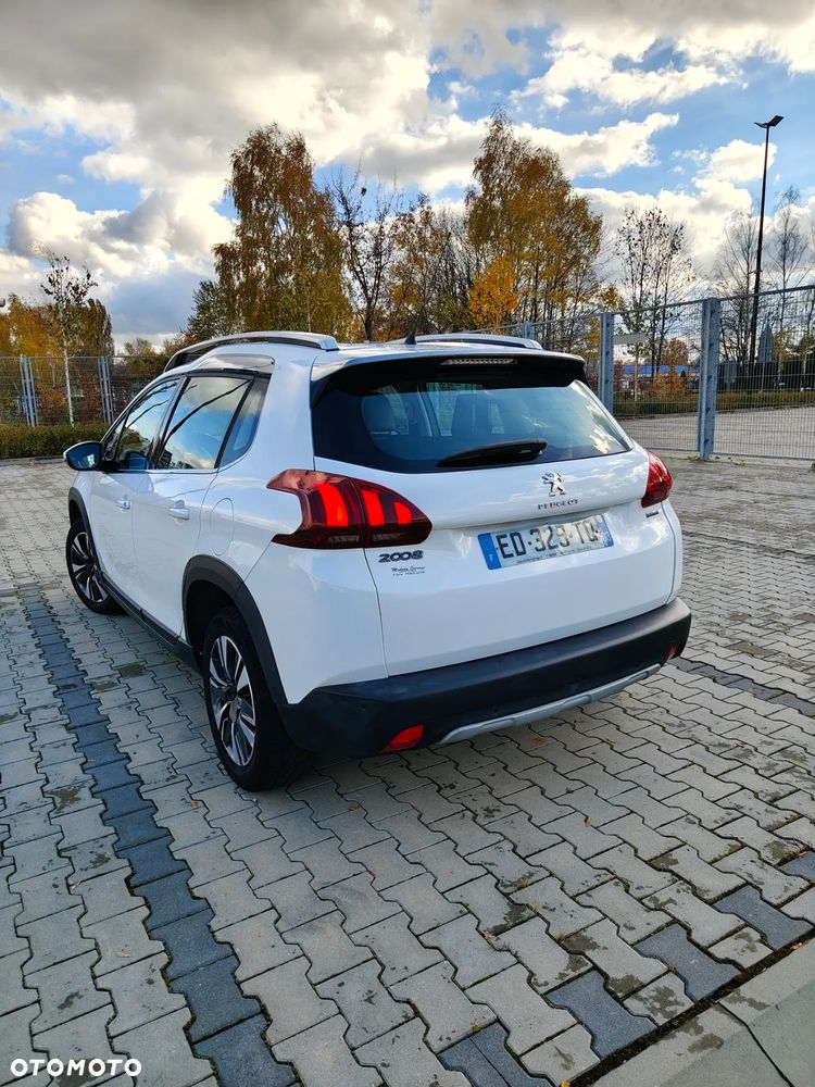 Peugeot 2008 1.2 Pure Tech Allure S&S - 16
