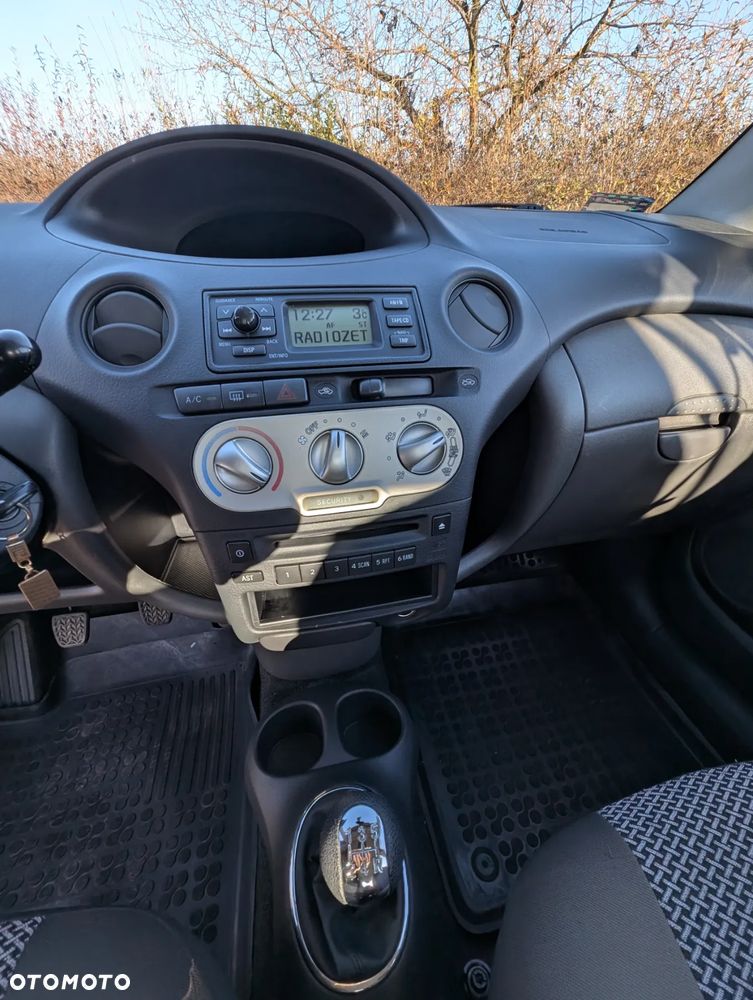 Toyota Yaris 1.3 - 16