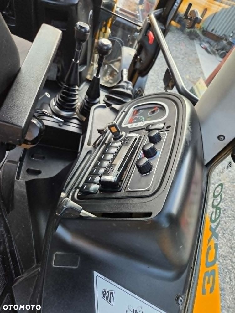 JCB 3CX - 16