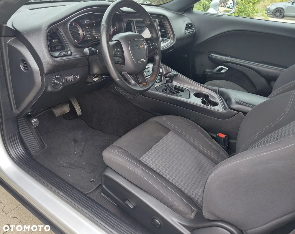 Dodge Challenger - 4