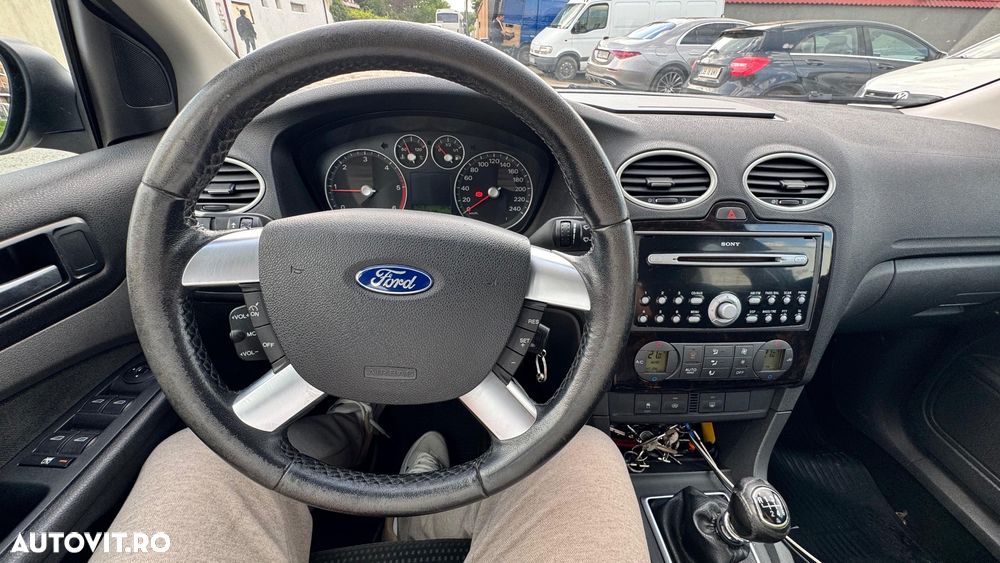 Ford Focus 2.0 TDCi Ghia - 13