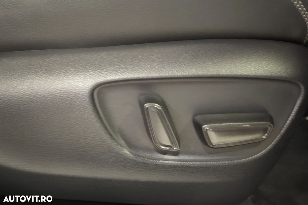 Toyota RAV4 2.5 Hybrid VVT-iE 4x4 Luxury - 16