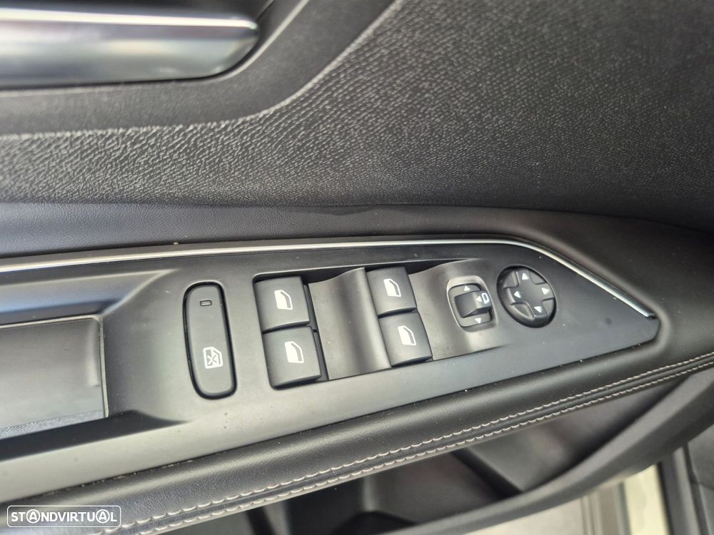 Peugeot 5008 1.2 PureTech Allure EAT6 - 9