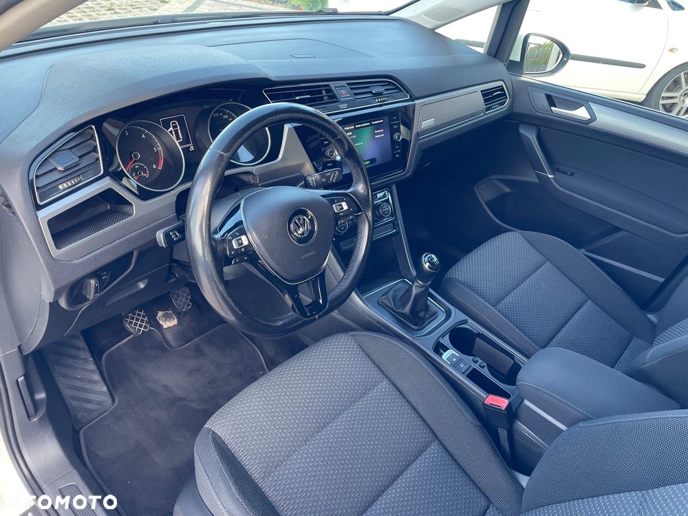 Volkswagen Touran - 5