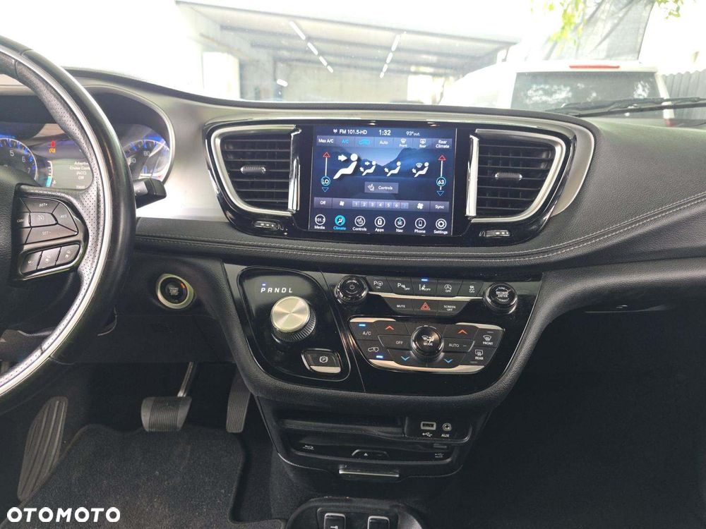 Chrysler Pacifica - 5