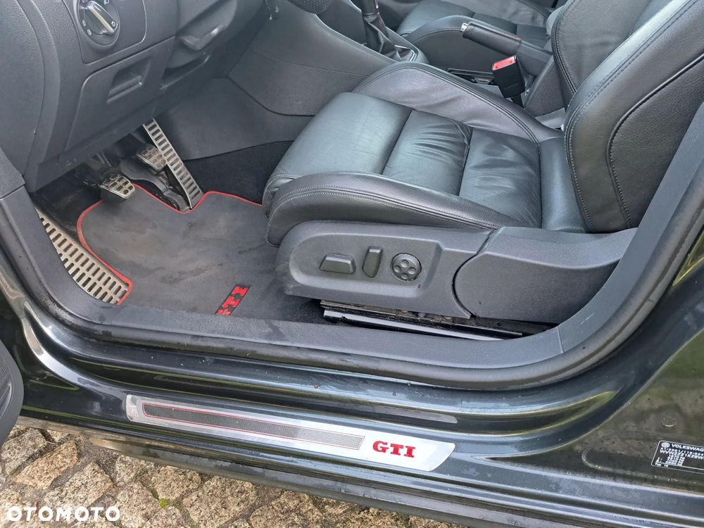 Volkswagen Golf 2.0 GTI adidas - 15