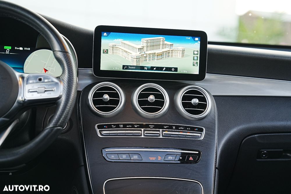 Mercedes-Benz GLC 300 e 4Matic 9G-TRONIC AMG Line - 34