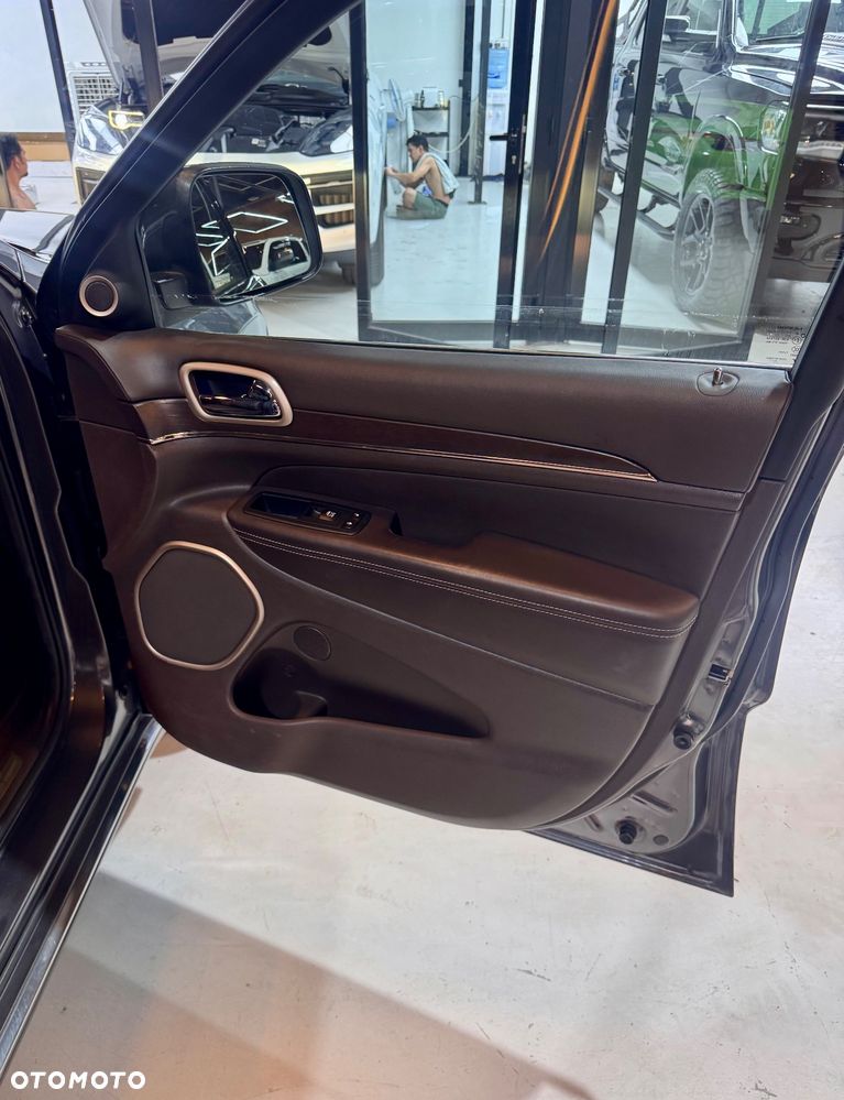 Jeep Grand Cherokee 5.7 V8 HEMI Summit - 19