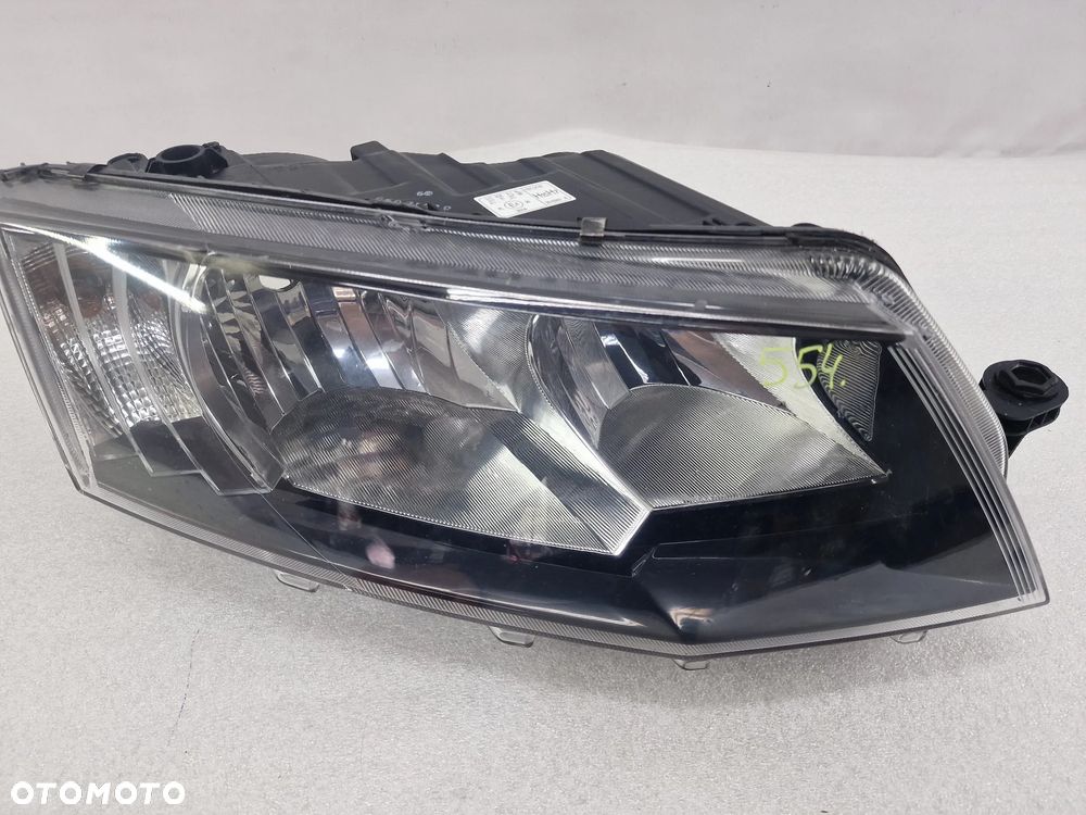 SKODA OCTAVIA 3 III 5E0 12- PRAWA ZWYKŁA LAMPA PRZEDNIA PRZÓD , NR AUKCJI LA554 - 1