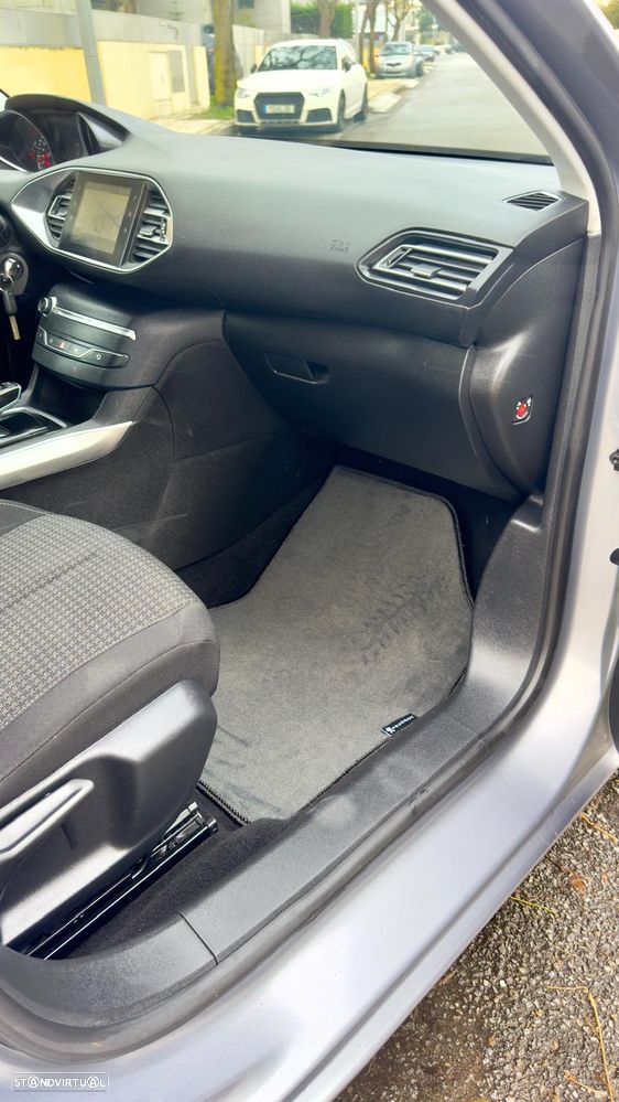 Peugeot 308 PureTech 130 EAT6 Stop & Start Allure - 19