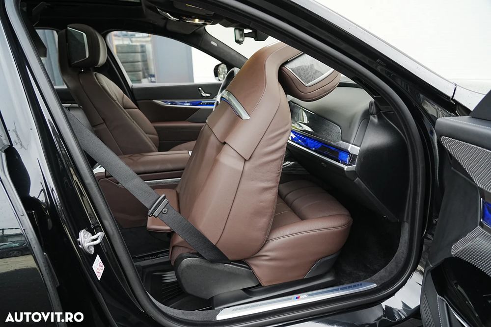BMW Seria 7 750e xDrive - 28
