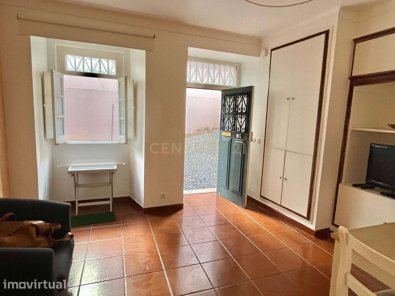 T2 mobilado e equipado no coração de Alfama - Grande imagem: 3/14
