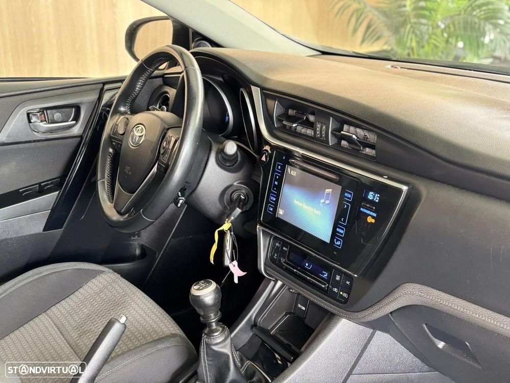 Toyota Auris Touring Sports 1.4 D-4D Active - 13