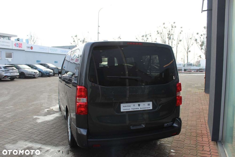 Peugeot Traveller - 8