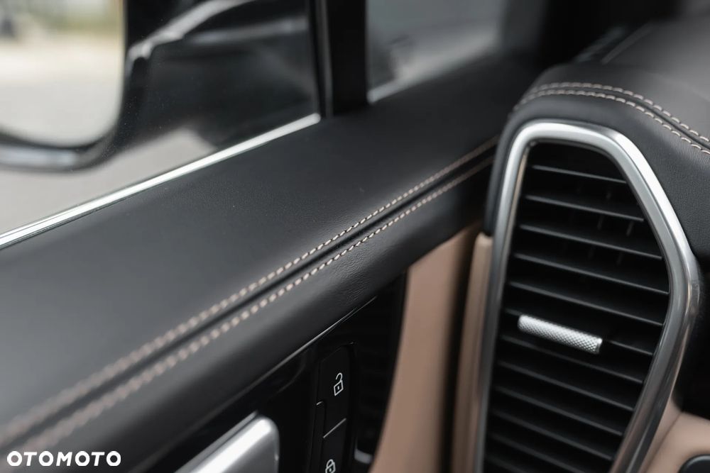 Porsche Cayenne Standard - 24