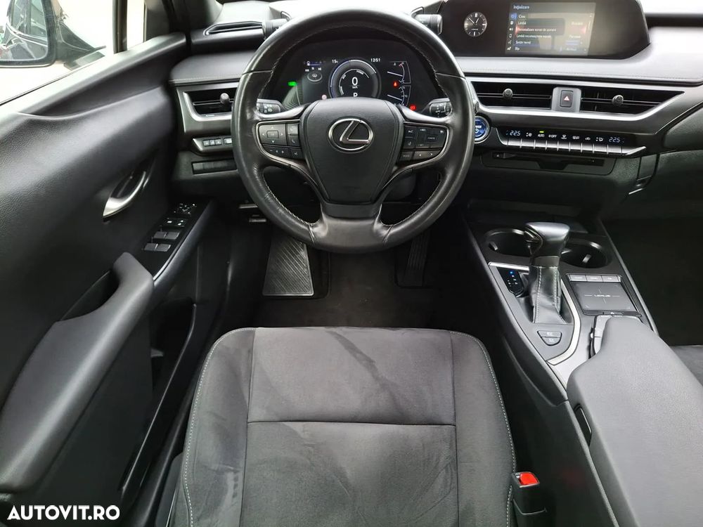 Lexus UX 250h FWD Business - 13