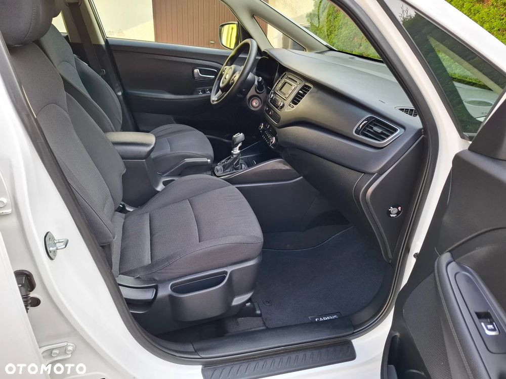 Kia Carens - 12