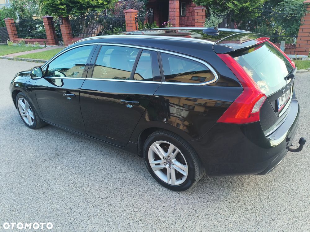 Volvo V60 D6 AWD Plug-in Hybrid R-Design Momentum - 30