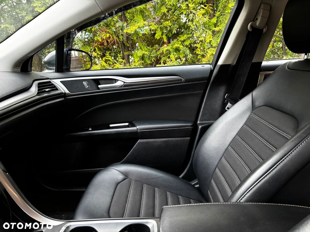 Ford Fusion - 16