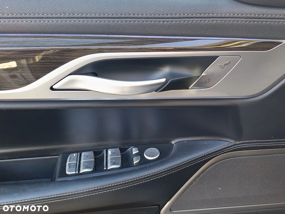 BMW Seria 7 740Li - 9