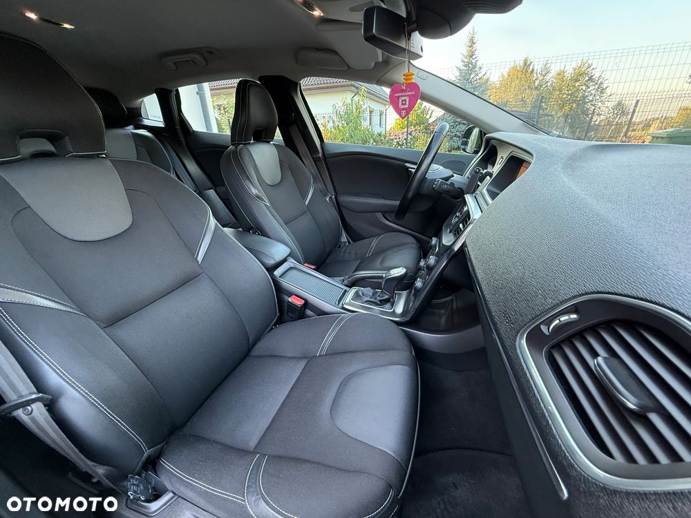 Volvo V40 D3 Momentum - 13