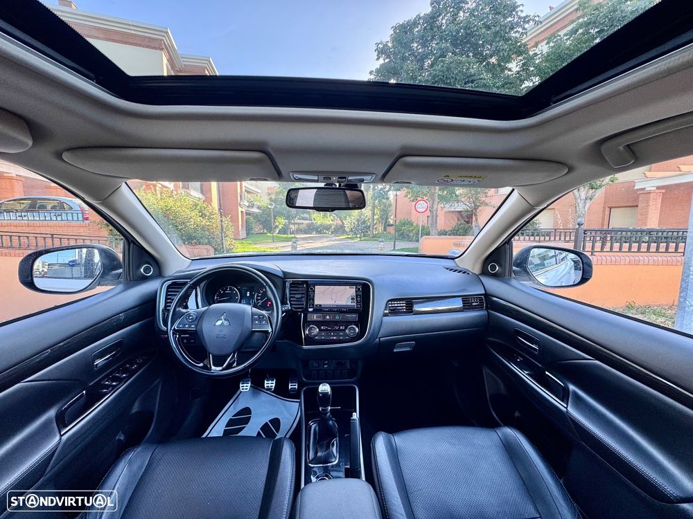 Mitsubishi Outlander 2.2 DI-D Instyle Navi Black Edition - 18
