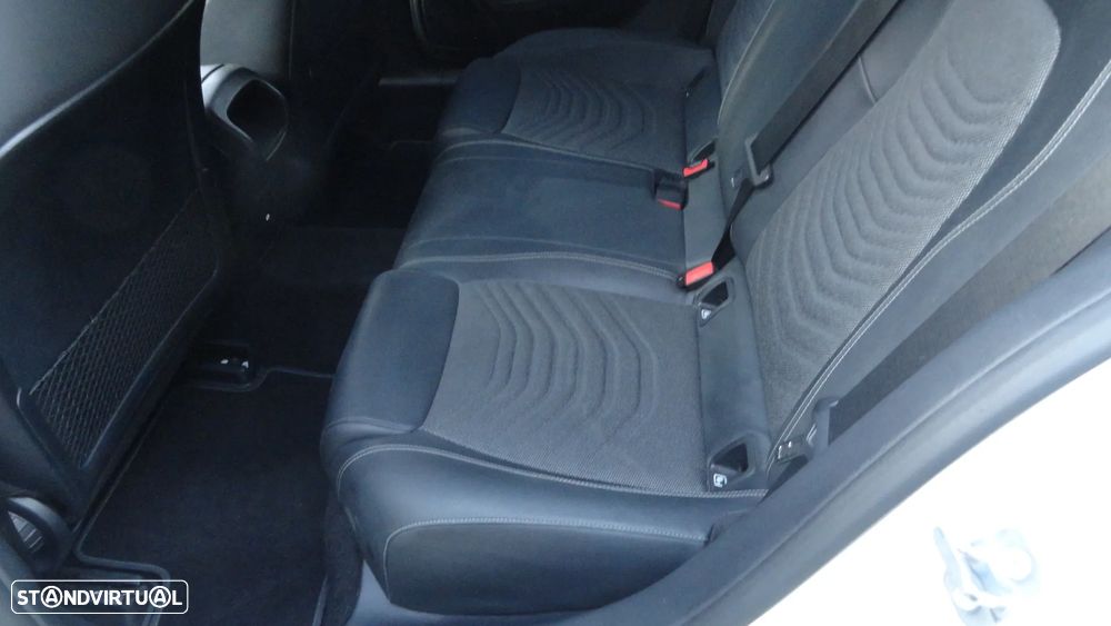 Mercedes-Benz A 250 - 21
