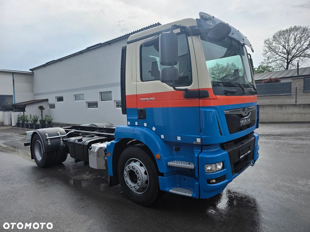MAN TGM 18.250 / TGL / AXOR ANTOS/ hakowiec wywrotka  rama do zabudowy asenizacyjny - 2