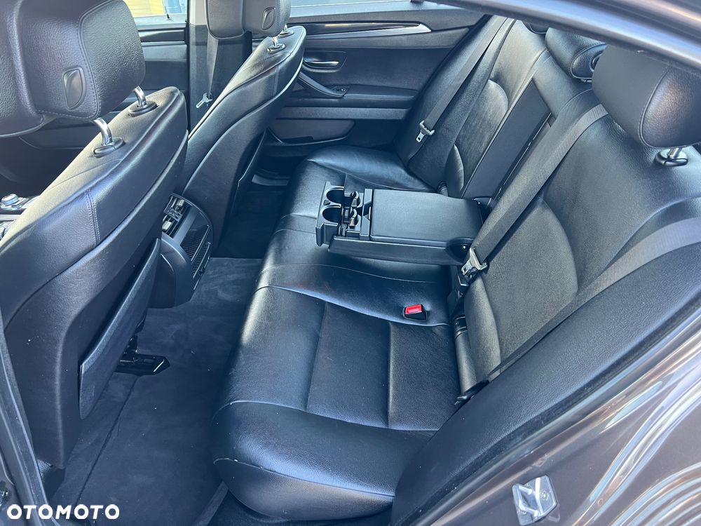 BMW Seria 5 525d - 17