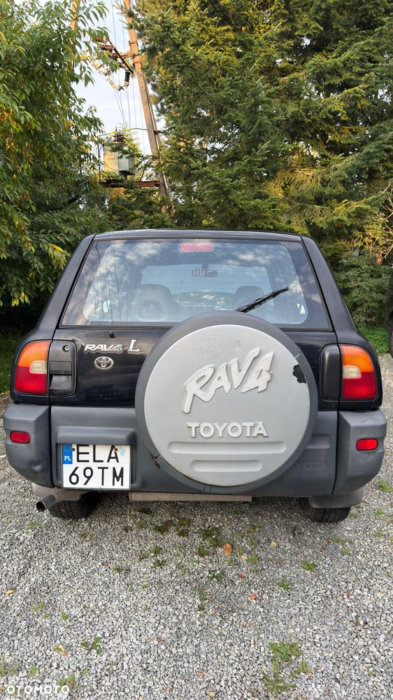 Toyota RAV4 2.0 - 19