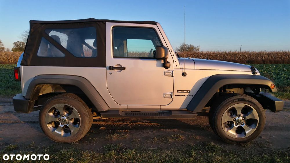 Jeep Wrangler 2011 photo 2